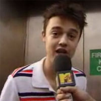 See Young Pete Doherty Queuing For Oasis Album!!