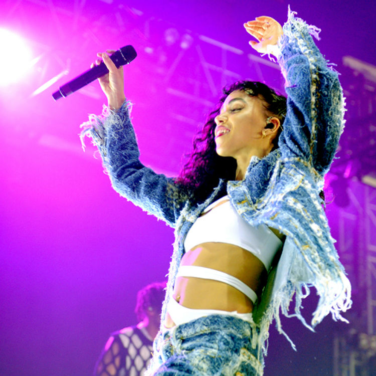 FKA Twigs live photos from Parklife 2015