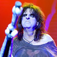 Alice Cooper Brings His Rock N' Roll Theatrics To Manchester - Photos