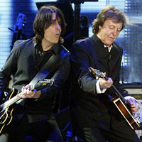 Paul McCartney Rolls Out The Classics In Florida - PHOTOS