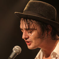 Pete Doherty Gets Sweaty At Sold-Out Paris Show - Photos