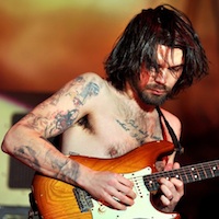 Amy Winehouse, Biffy Clyro Stranded Abroad Due To Snow