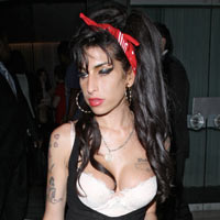 Amy Winehouse Booed As She Plays Dubai Gig