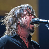 Foo Fighters' Dave Grohl Joins Cage The Elephant As Temporary Member - Video 