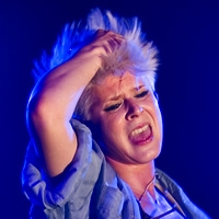 Robyn Thrills Fans At London Show - PHOTOS