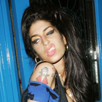 Amy Winehouse Says She 'Loves' Mark Ronson