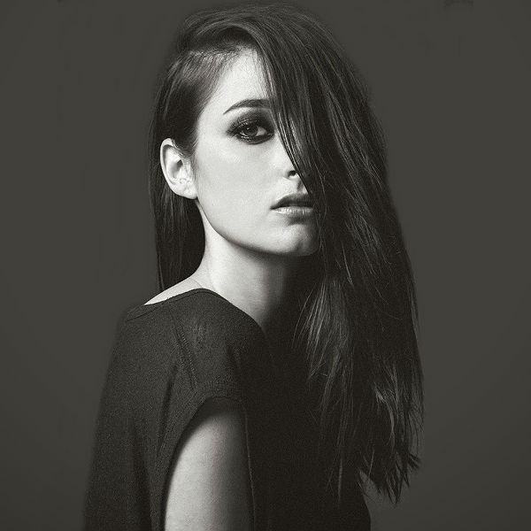Banks debuts 'Begging For More', announces UK tour - tickets
