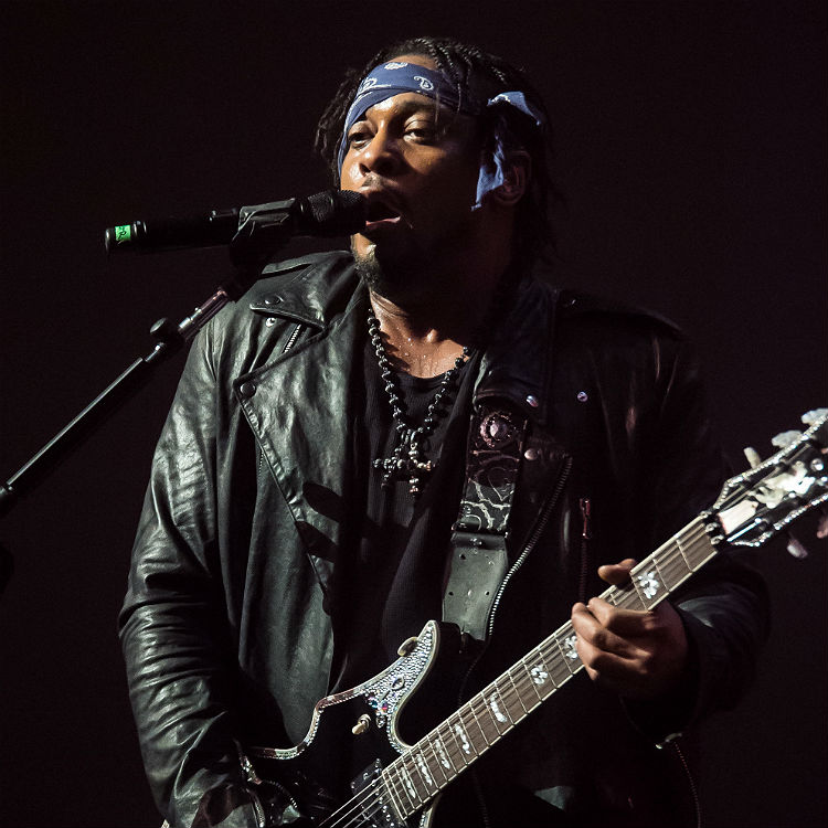 D'Angelo live at Palais Des Congres, Paris - photos