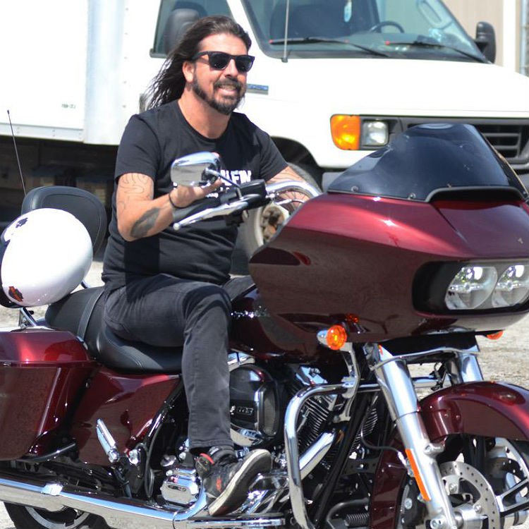 Dave Grohl rides a motorcycle to Foo Fighters gig