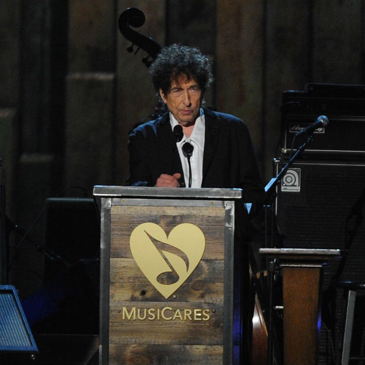 Bob Dylan defends himself from critics at awards ceremony