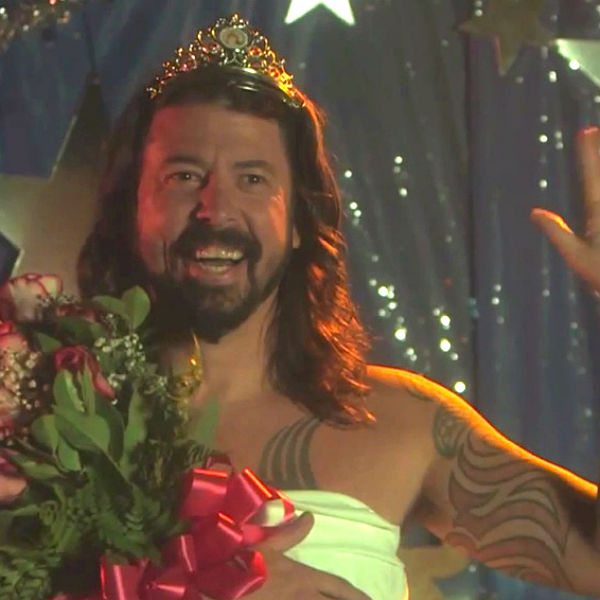 Foo Fighters accept ice bucket challenge in Carrie spoof
