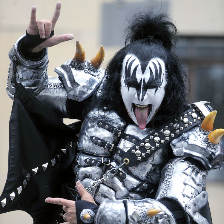 Gene Simmons slams artists who use backing tapes