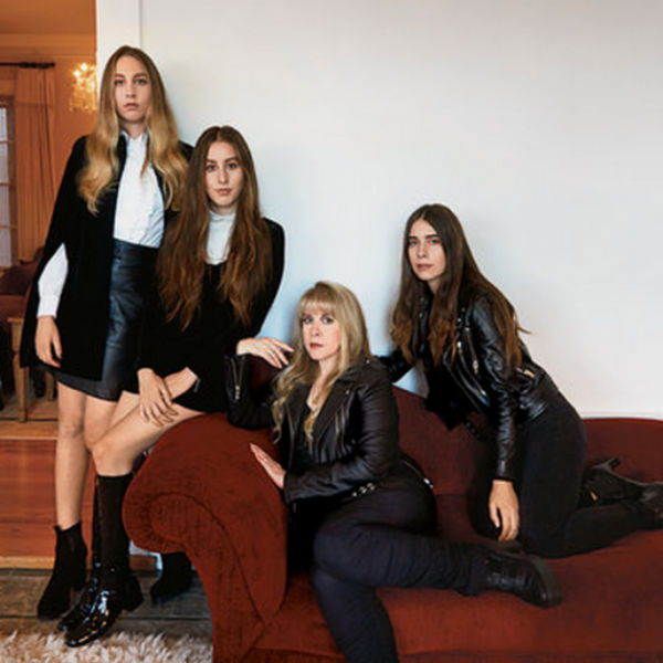 HAIM perform 'Rhiannon' with Fleetwood Mac's Stevie Nicks