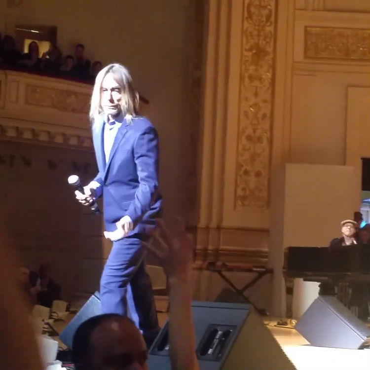 Iggy Pop covers David Bowie Jean Genie with Patti Smith group