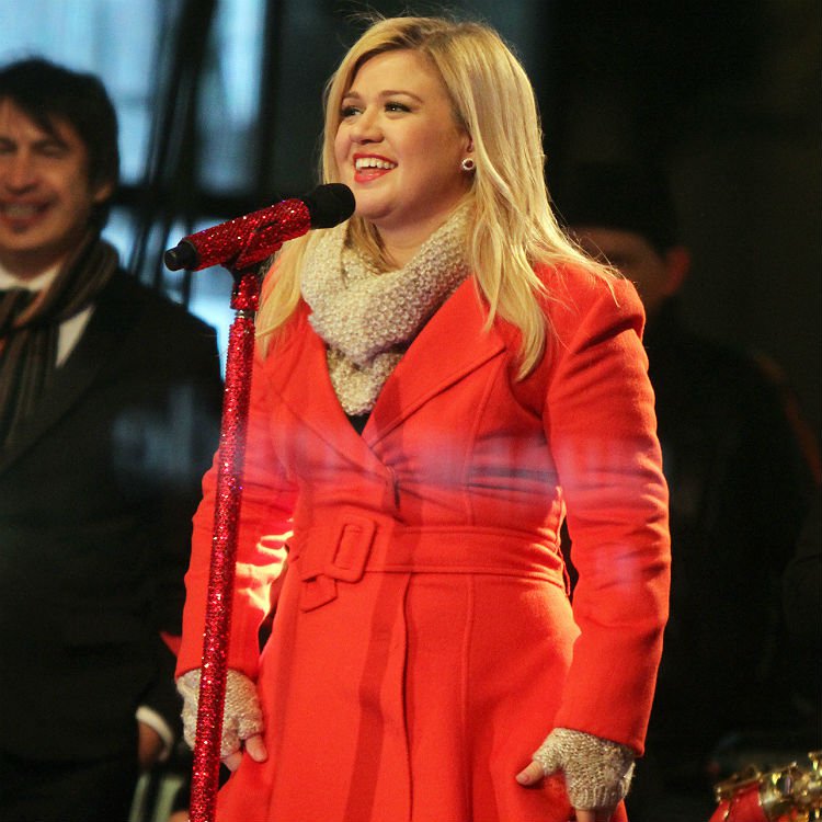 Kelly Clarkson: 'Pharrell didn't mean to rip Marvin Gaye off'