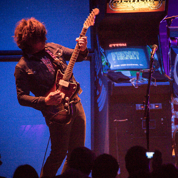 Ryan Adams performs Taylor Swift covers for the first time