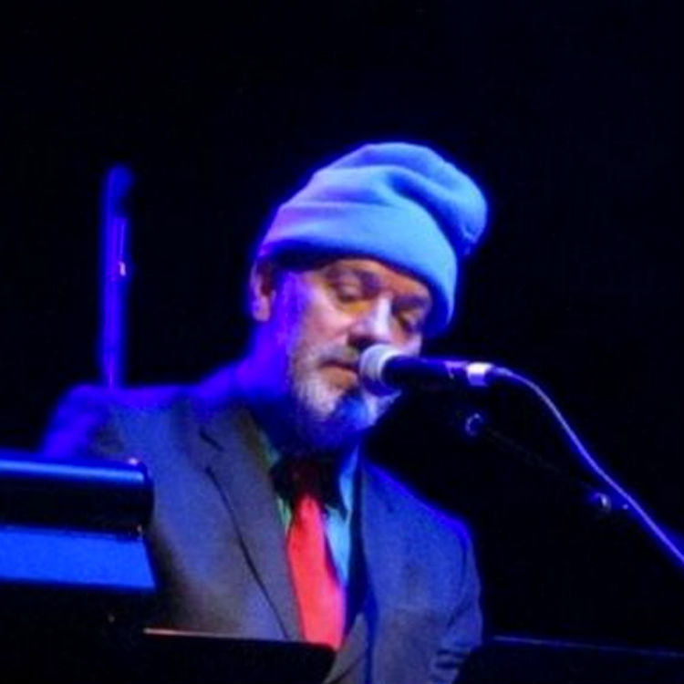 Michael Stipe plays first solo gig since REM split, supports Patti Smith