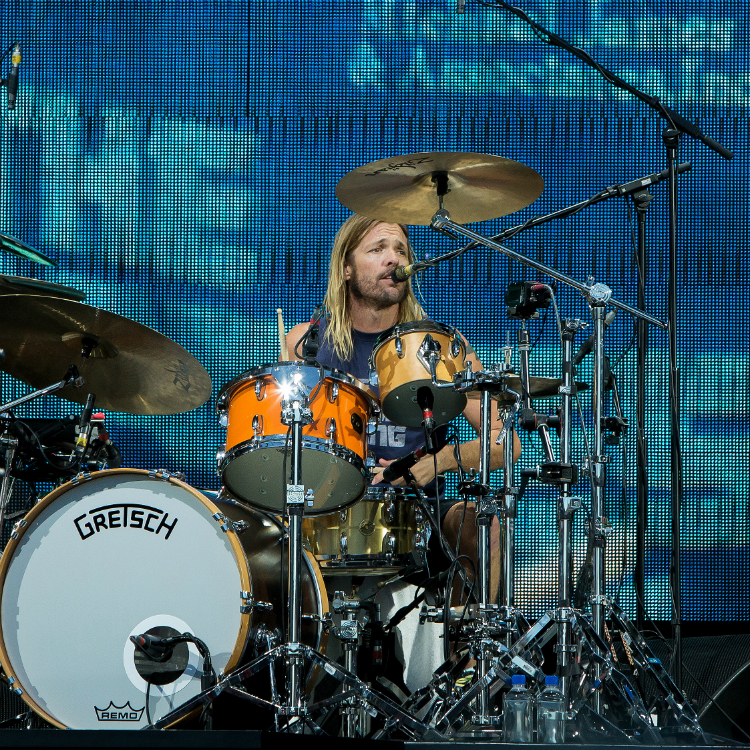 15 year old taylor hawkins of foo fighters shows off his drum skills 