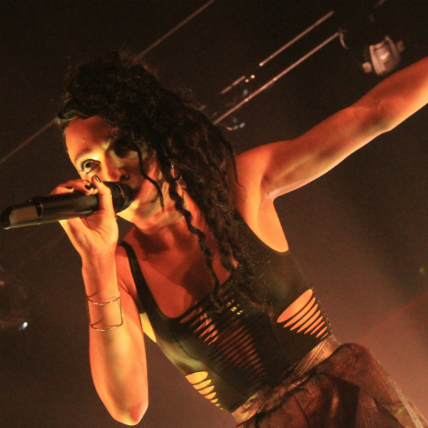 FKA Twigs mesmerically performs 'Two Weeks' on Fallon