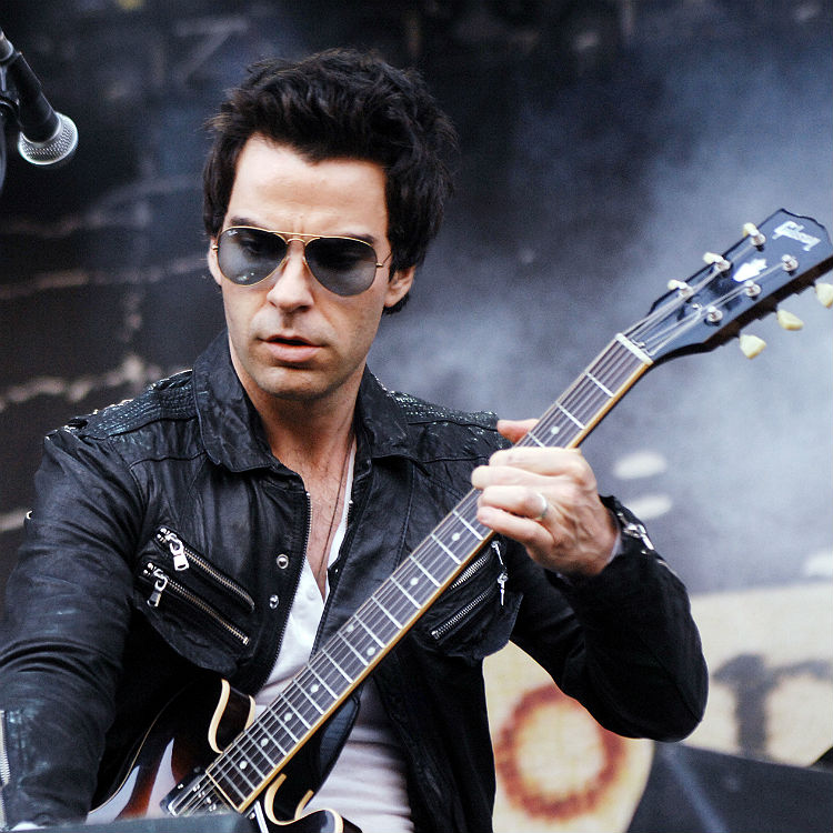 Stereophonics reveal new album, Keep The Village Alive, and video