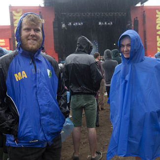 8 soaking wet shots of the drenched Reading Festival audience