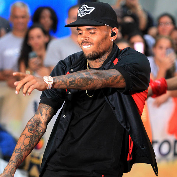 Chris Brown tweets that 'Ebola is a form of population control'
