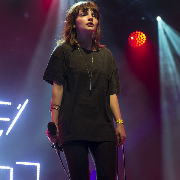 13 awesome photos of Chvrches stunning at Somerset House
