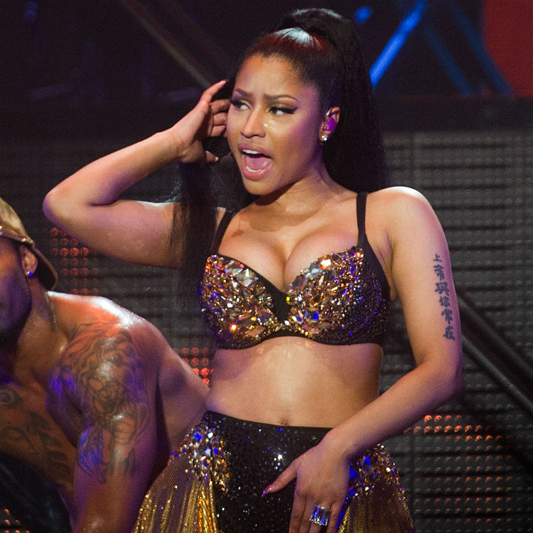 Nicki Minaj accepts Taylor Swift apology over MTV VMA race debate