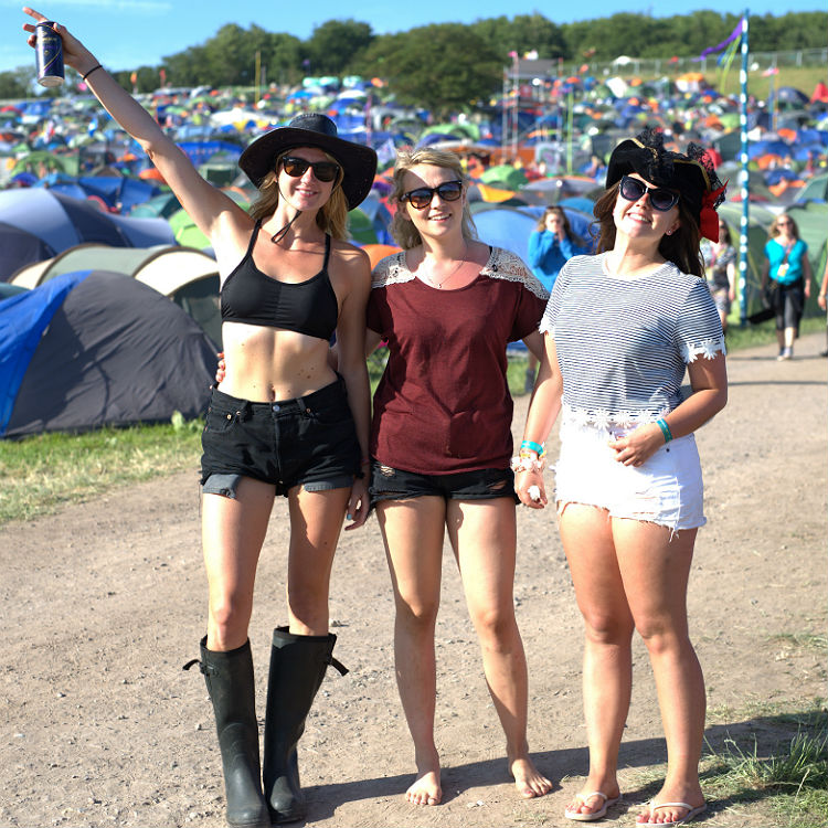 Glastonbury weather is sunny for Kanye West on Saturday