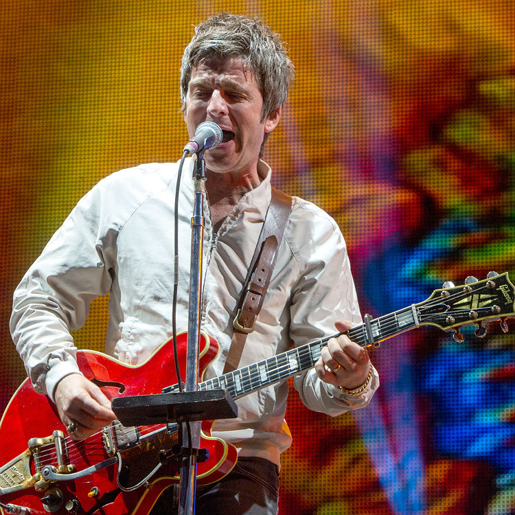 Noel Gallagher bubble machine at gig, 2016 tour dates, tickets