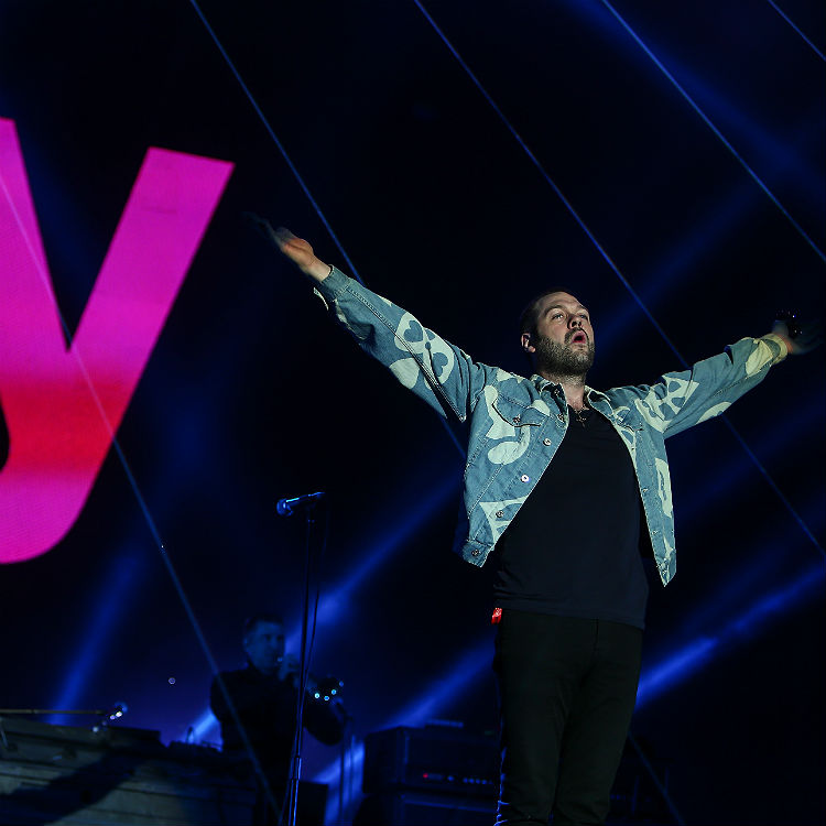 Kasabian Cilla Black V Festival tribute - video, photos, setlist