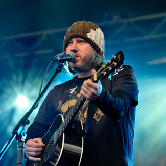 Badly Drawn Boy throws harmonica at fan at disastrous gig