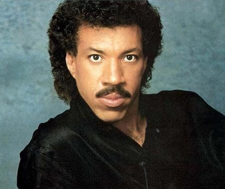 4055219_LionelRichie-Moustache.jpg