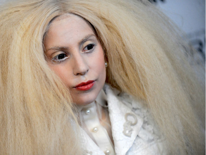 Lady Gaga - ARTPOP: First week sales - 286,000 Twitter followers - 47,703,325 Percentage - 0.6%