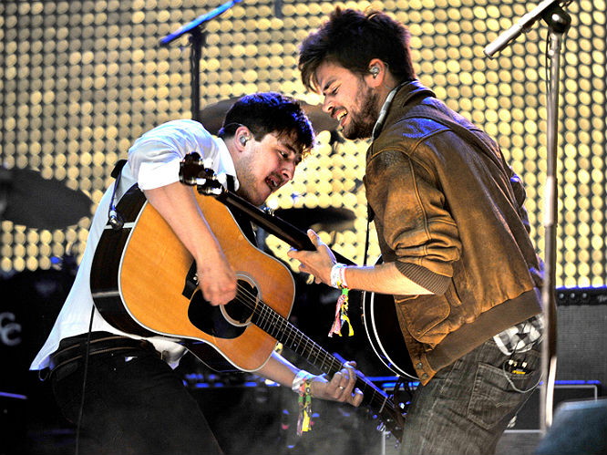 Photos: Mumford & Sons bring Glasto 2013 to a close