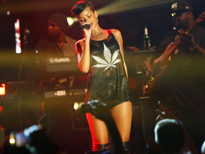 Rihanna - T In The Park