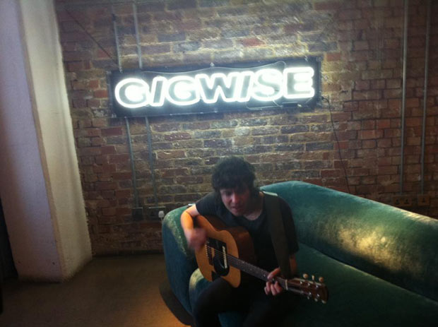 Gigwise TV kicked off this month with an acoustic session with Luke from The Kooks! 