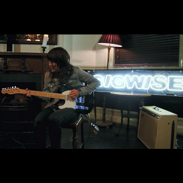 Courtney Barnett Dead Fox live in session - video