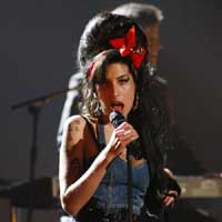 Amy Winehouse Slurs Through Performance At MTV EMA's