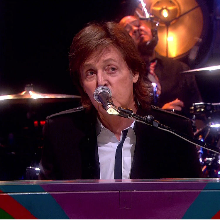 Watch Paul McCartney play the melody to All Day in 1999