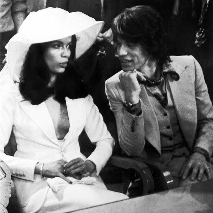 Bianca Jagger denies claims she rode into Studio 54 on a white horse |  Gigwise