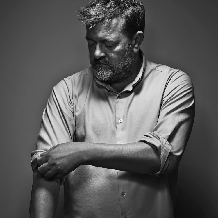 Elbow Guy Garvey naked stage invader footage Downs Festival