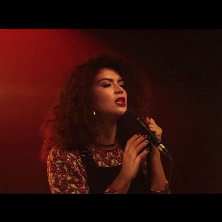 Karen Harding premieres acoustic cover The Weeknd Can't Feel My Face