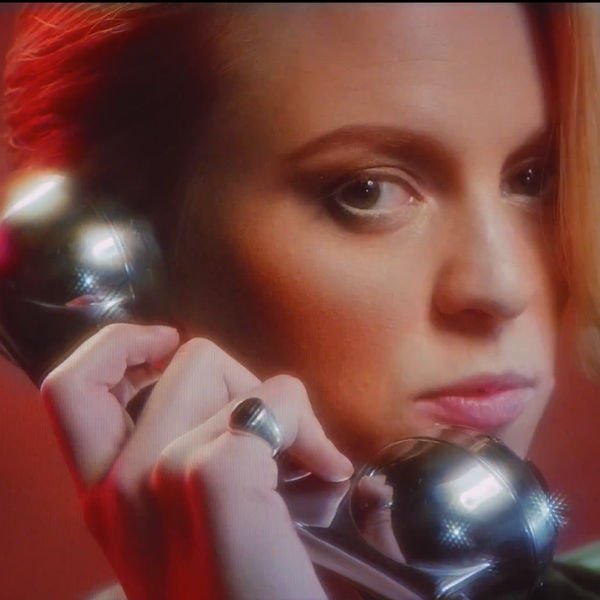 La Roux reveals retro adult chat-line video For 'Kiss And Not Tell'