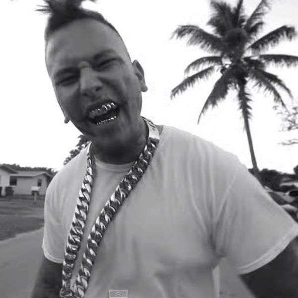 Rapper's wife ends show after he gives the audience cocaine