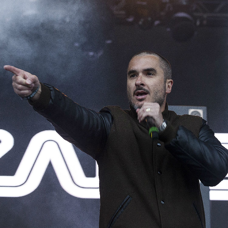 Apple Beats 1 Radio launched by Zane Lowe with Spring King