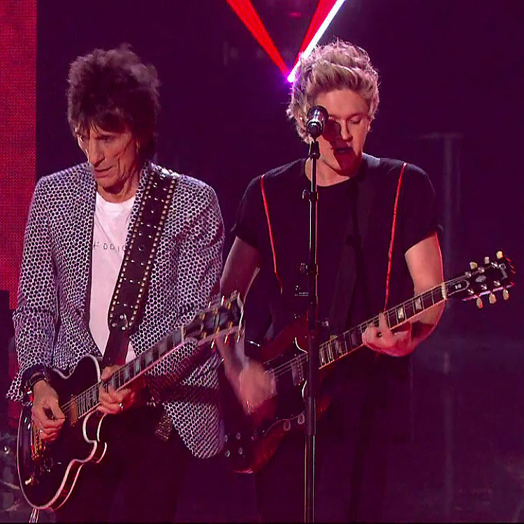 Watch Ronnie Wood perform with One Direction on The X Factor