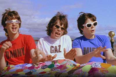 6. Supergrass - 
They went out, enjoyed skirmishes with the fuzz and were much more than just ‘Alright.’ Frontman Gaz Coombes single-handedly made oversized side burns fashionable once again too.
